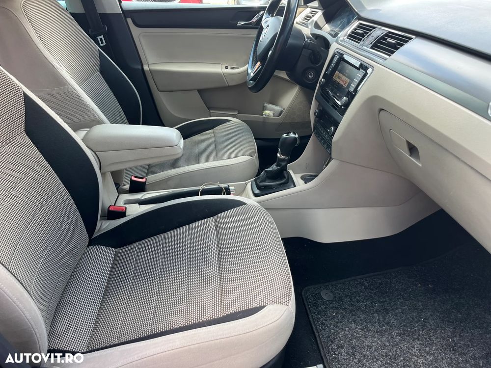 Skoda RAPID 1.2 TSI Style DSG - 6