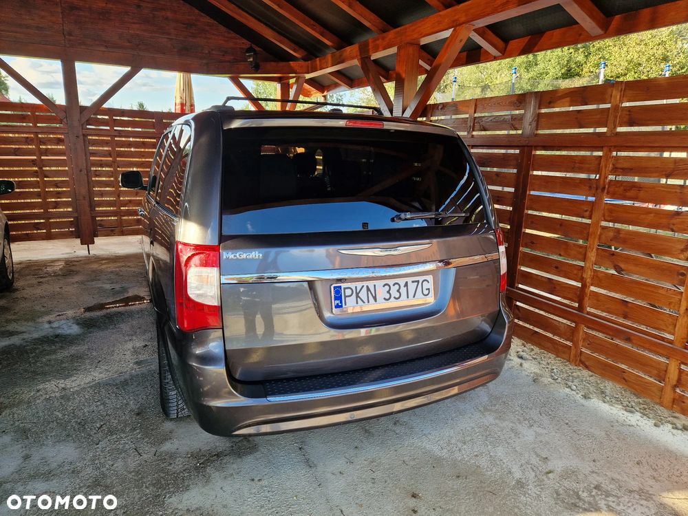 Chrysler Town & Country 3.6 Limited - 10