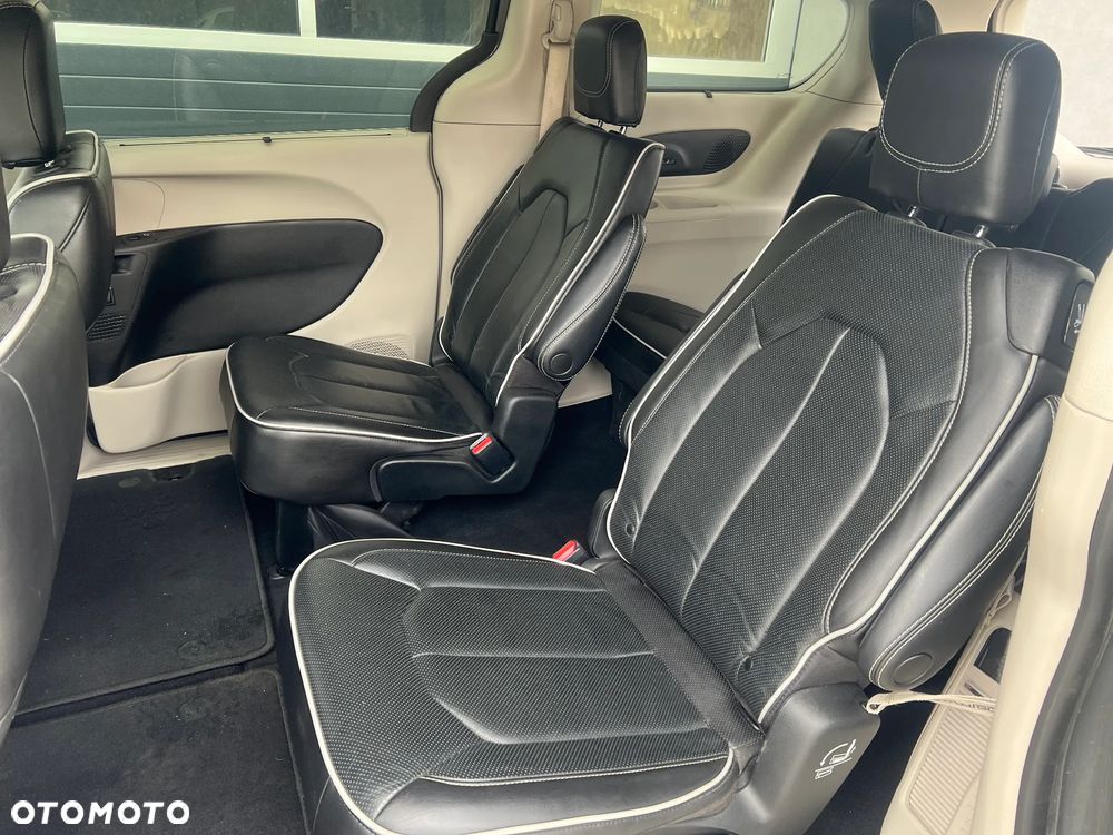 Chrysler Pacifica - 18