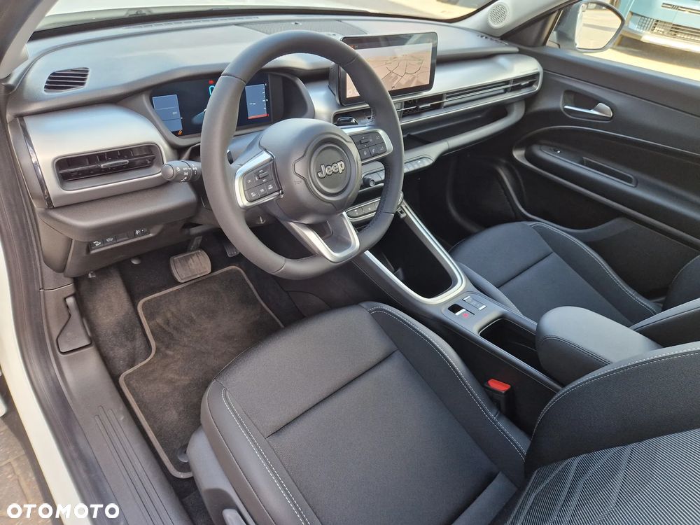 Jeep Avenger 1.2 T3 mHEV Altitude FWD eDCT6 - 13