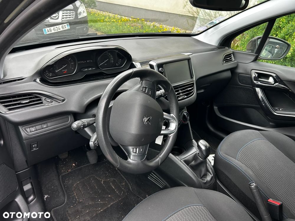 Peugeot 208 - 17