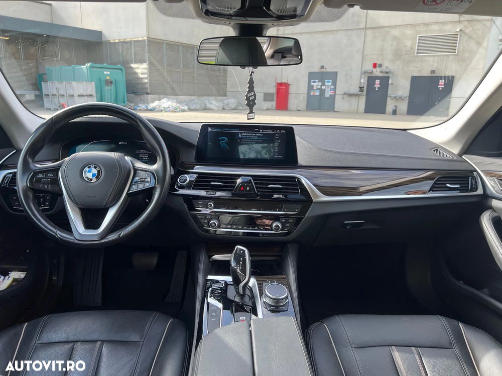 BMW Seria 5 530e Aut. Luxury Line - 11