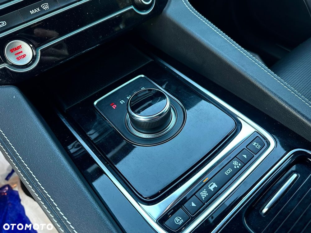 Jaguar F-Pace - 29