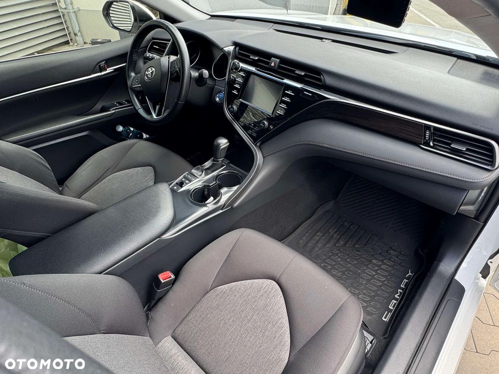 Toyota Camry 2.5 Hybrid Comfort CVT - 35