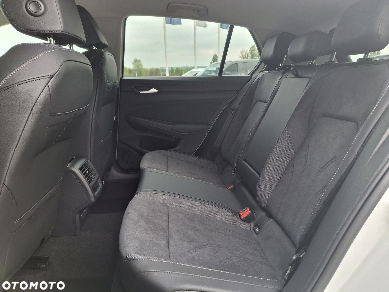 Volkswagen Golf VIII 1.5 TSI EVO Life - 15