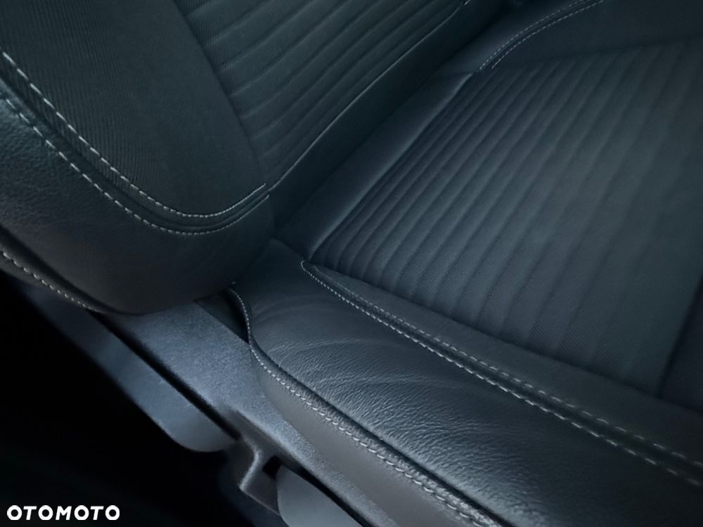 Ford Kuga - 28