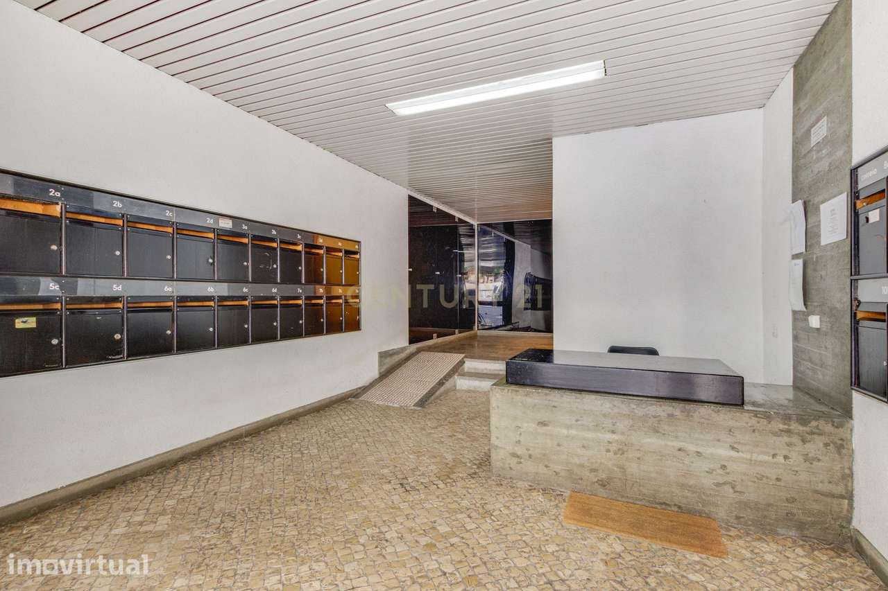 T1 remodelado com vista panorâmica rio e estacionamento | Torres do Re - Grande imagem: 3/21