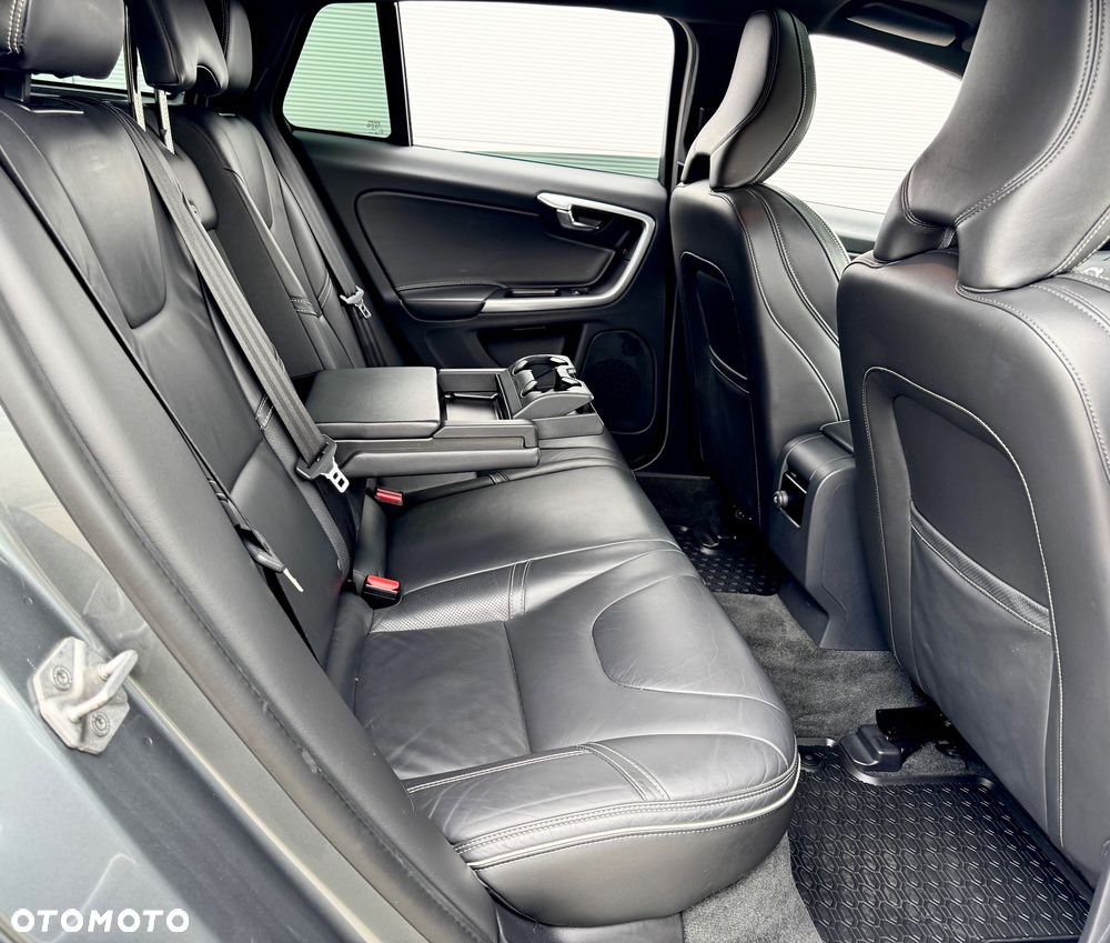 Volvo V60 D4 Geartronic R-Design - 31