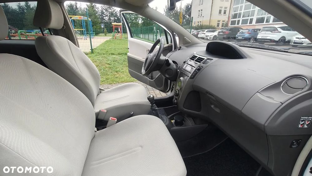 Toyota Yaris 1.33 VVT-i Executive - 18