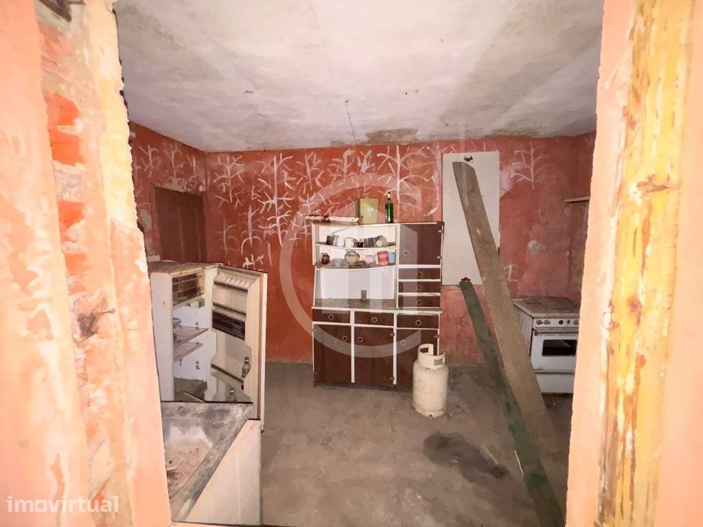 Moradia com terreno e potencial para remodelação em Valverde, Fundão - Grande imagem: 2/11