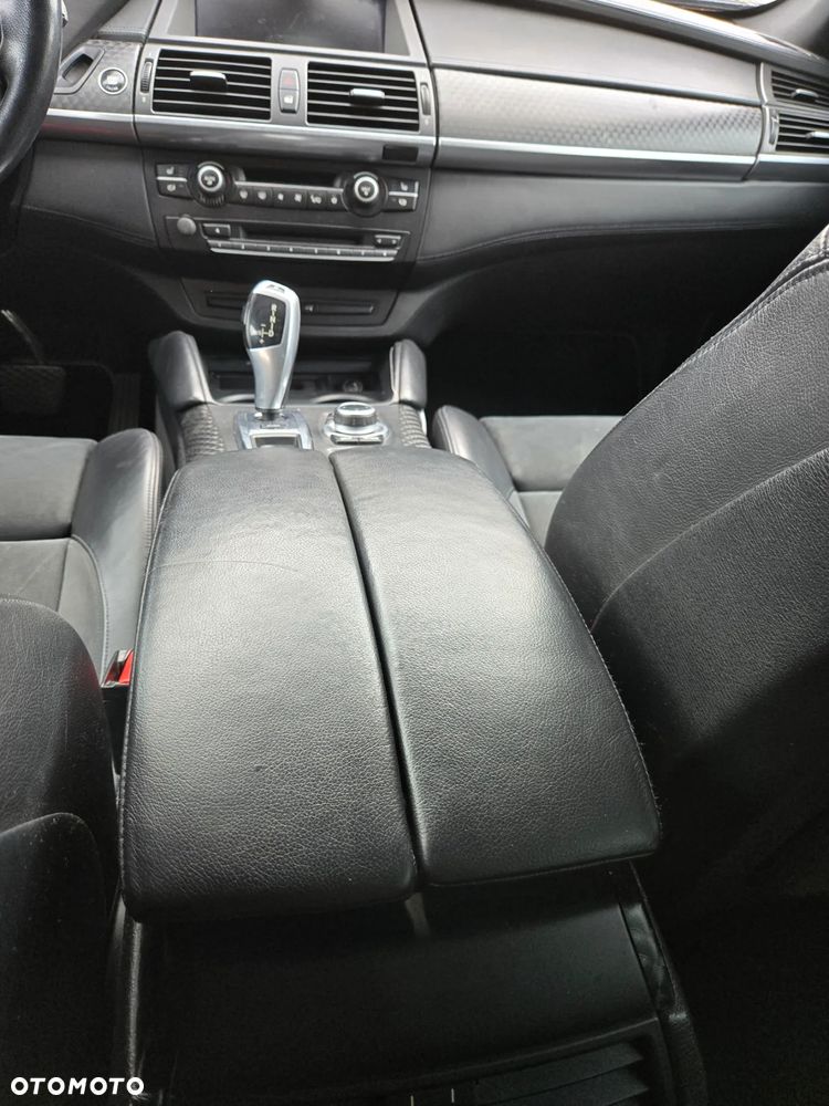 BMW X6 50i xDrive - 16