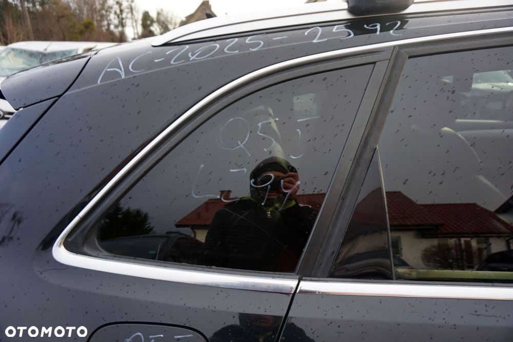 SZYBA KAROSERYJNA TYLNA PRAWA BOCZNA Q5 I 8R  AUDI 2008-2012 - 2