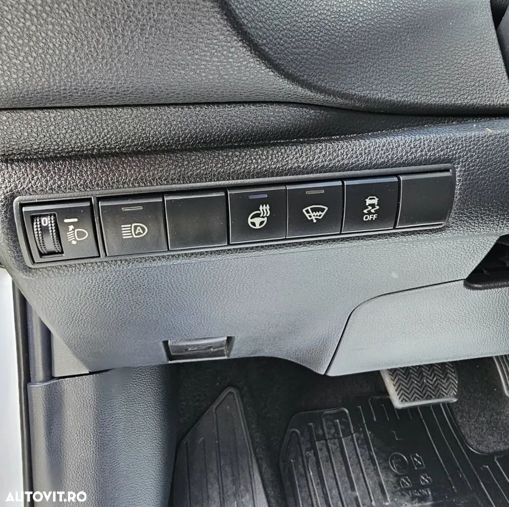Toyota Corolla 1.8 Hybrid Business Edition - 16