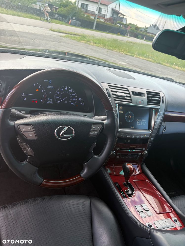 Lexus LS - 10