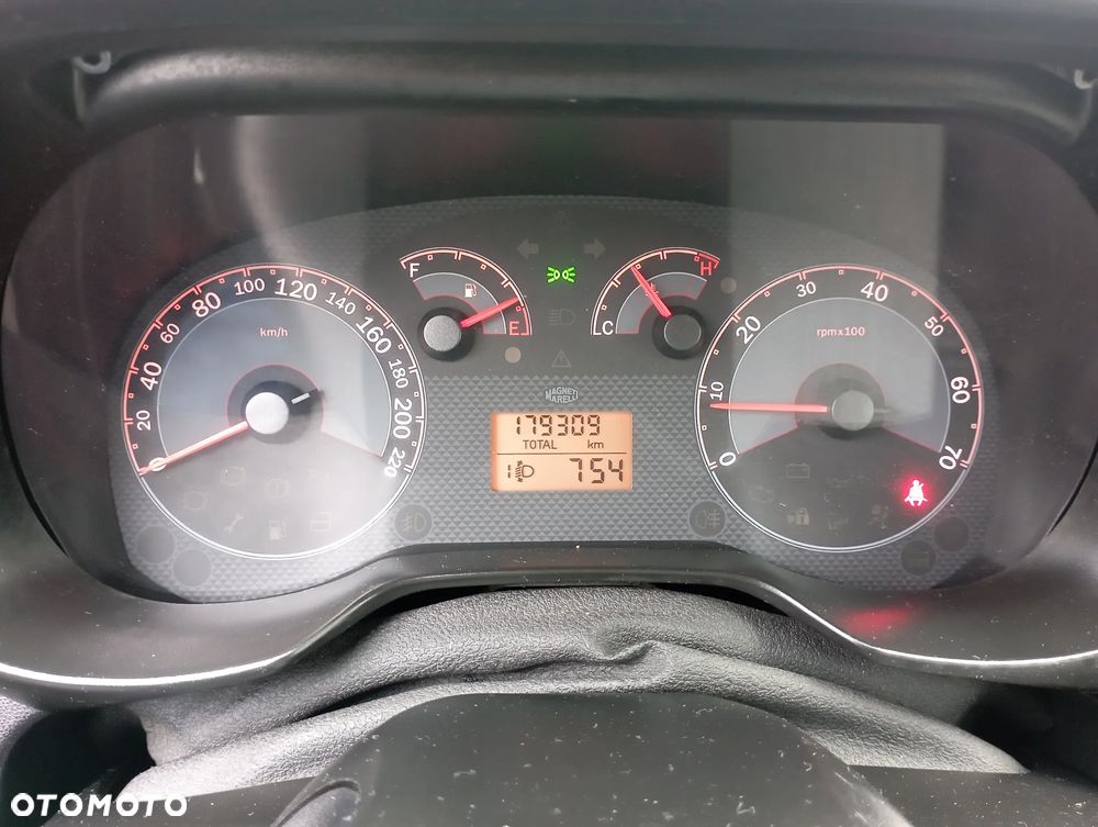 Fiat Linea 1.4 Active - 13