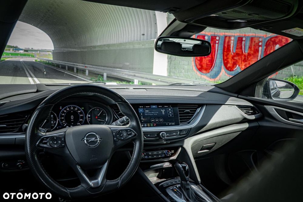 Opel Insignia 2.0 T 4x4 GSi + S&S - 10