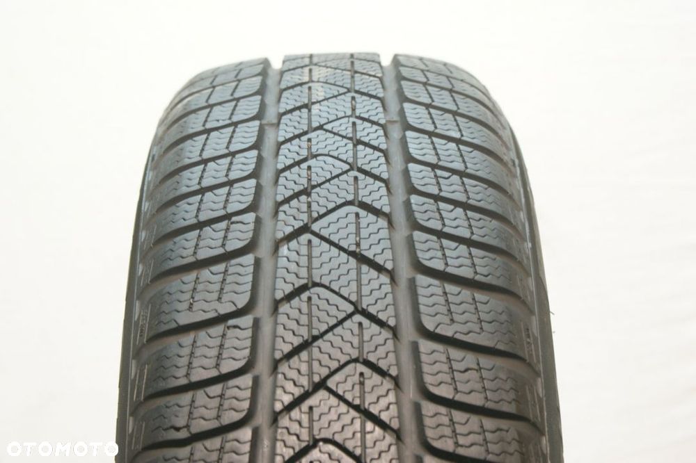 205/60R17 PIRELLI WINTER SOTTOZERO 3  7,5mm . - 1