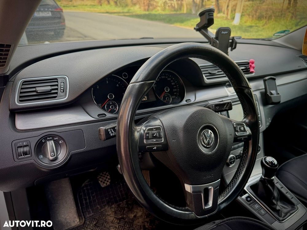 Volkswagen Passat - 12