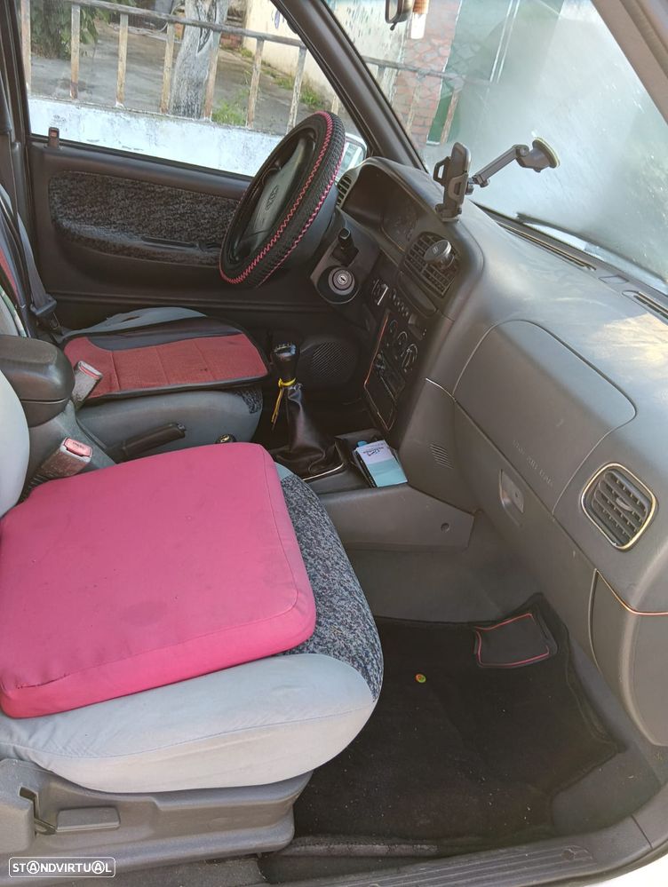 Kia Sportage 2.0 TDi DX - 9