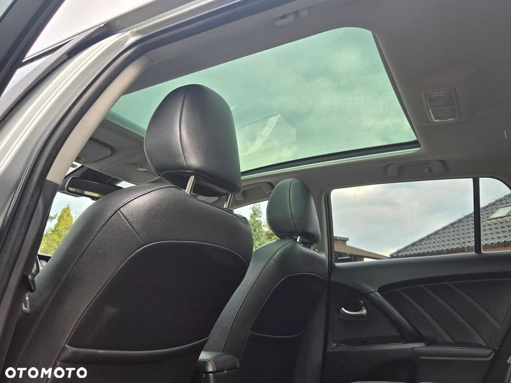 Toyota Avensis 2.0 D-4D Premium - 24