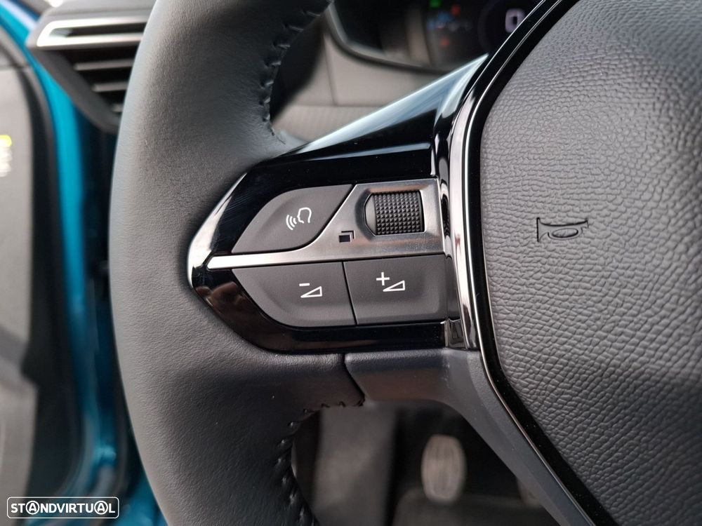 Peugeot 2008 1.2 PureTech Allure - 16