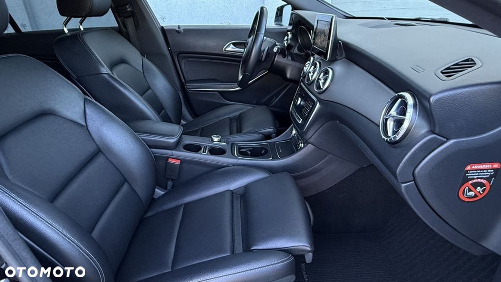 Mercedes-Benz CLA 200 7G-DCT Urban - 28