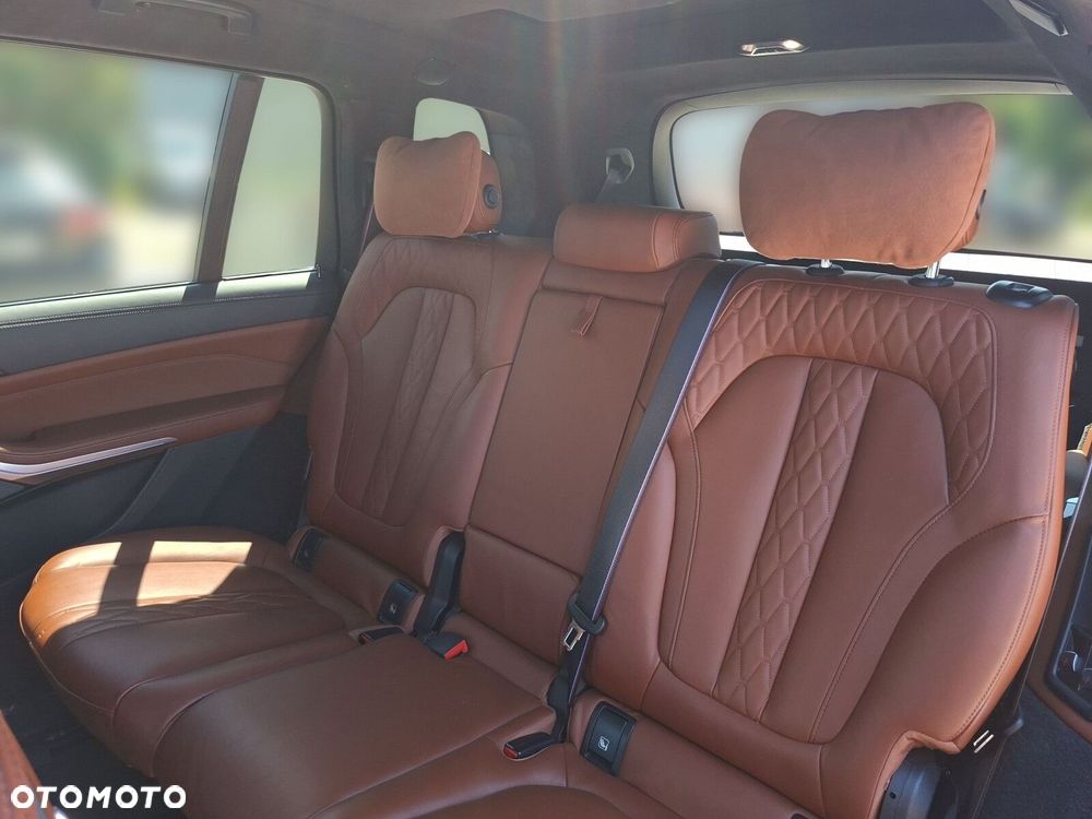 BMW X7 xDrive40d mHEV Individual Edition sport - 18