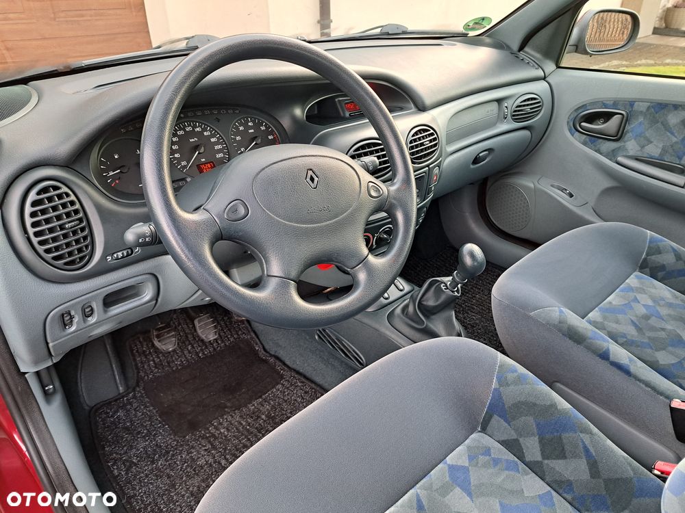 Renault Megane 2.0 RT - 23