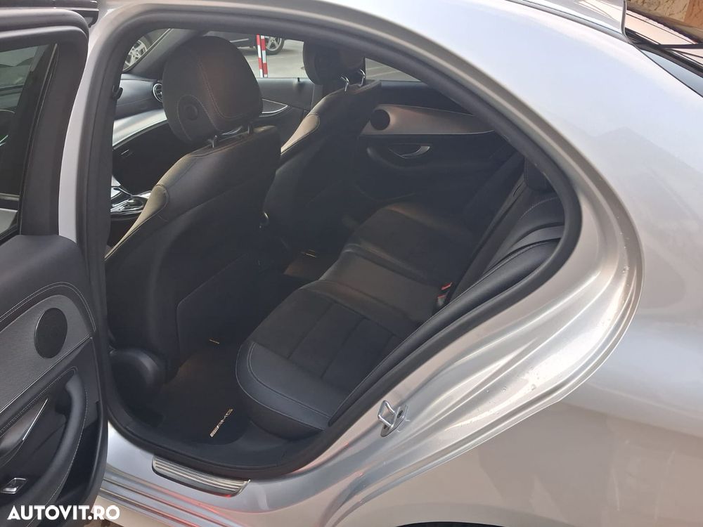 Mercedes-Benz E - 12