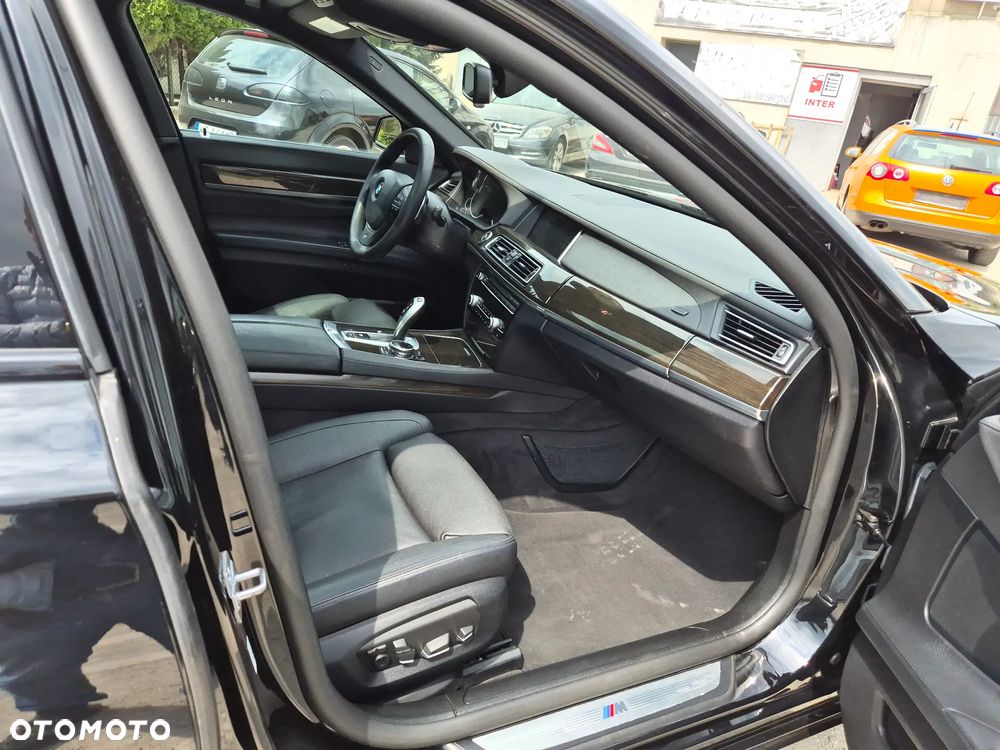 BMW Seria 7 740i - 16