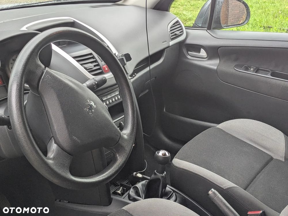 Peugeot 207 1.4 16V Trendy - 5