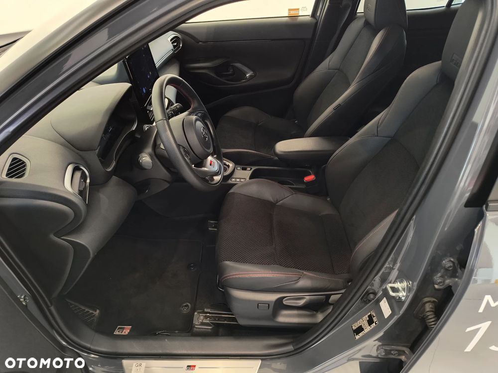 Toyota Yaris Hybrid 1.5 GR Sport - 10
