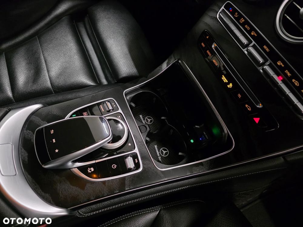 Mercedes-Benz GLC 250 4Matic 9G-TRONIC AMG Line - 21