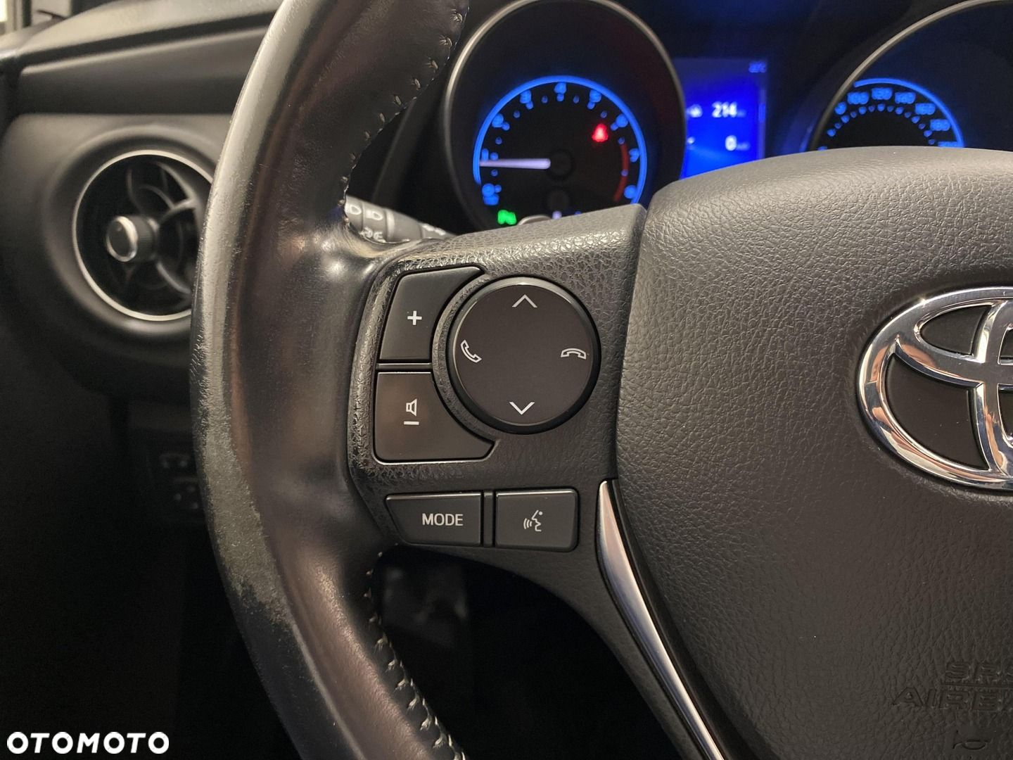 Toyota Auris - 13