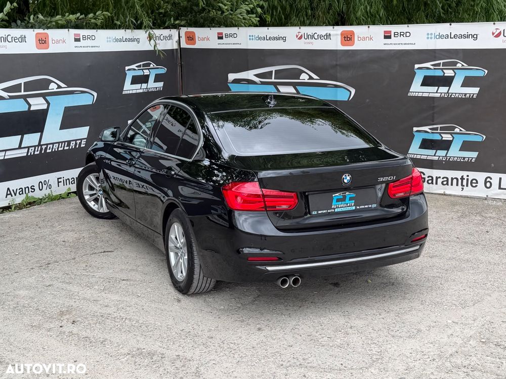 BMW Seria 3 320i Aut. Luxury Line - 38