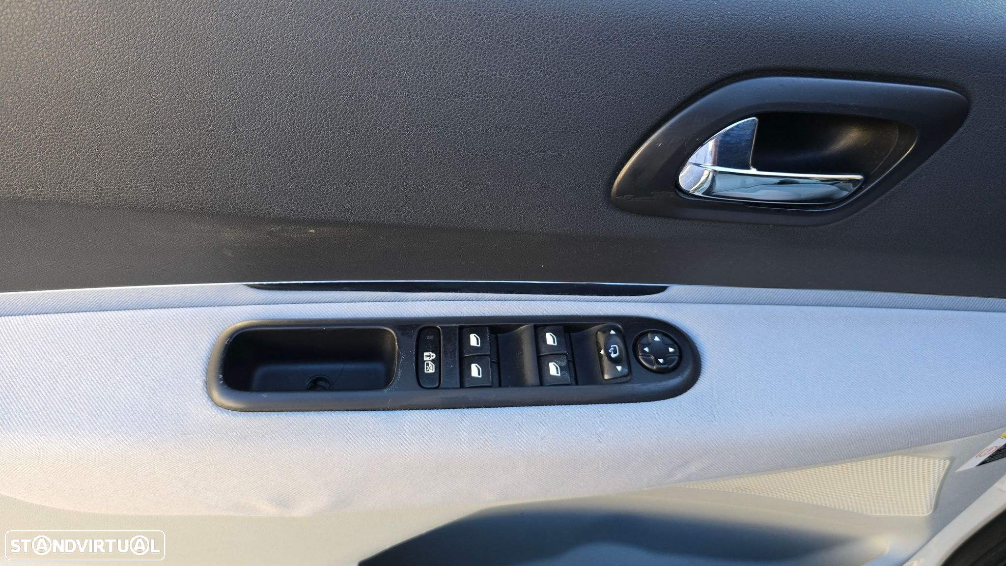 Peugeot 5008 1.6 HDi Executive JLL17 - 8