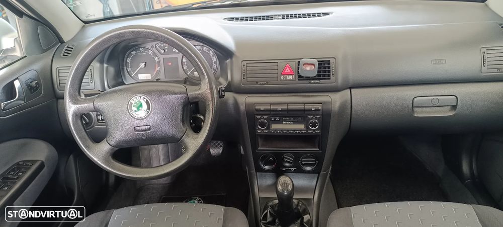 Skoda Octavia Break 1.6 Ambiente - 5