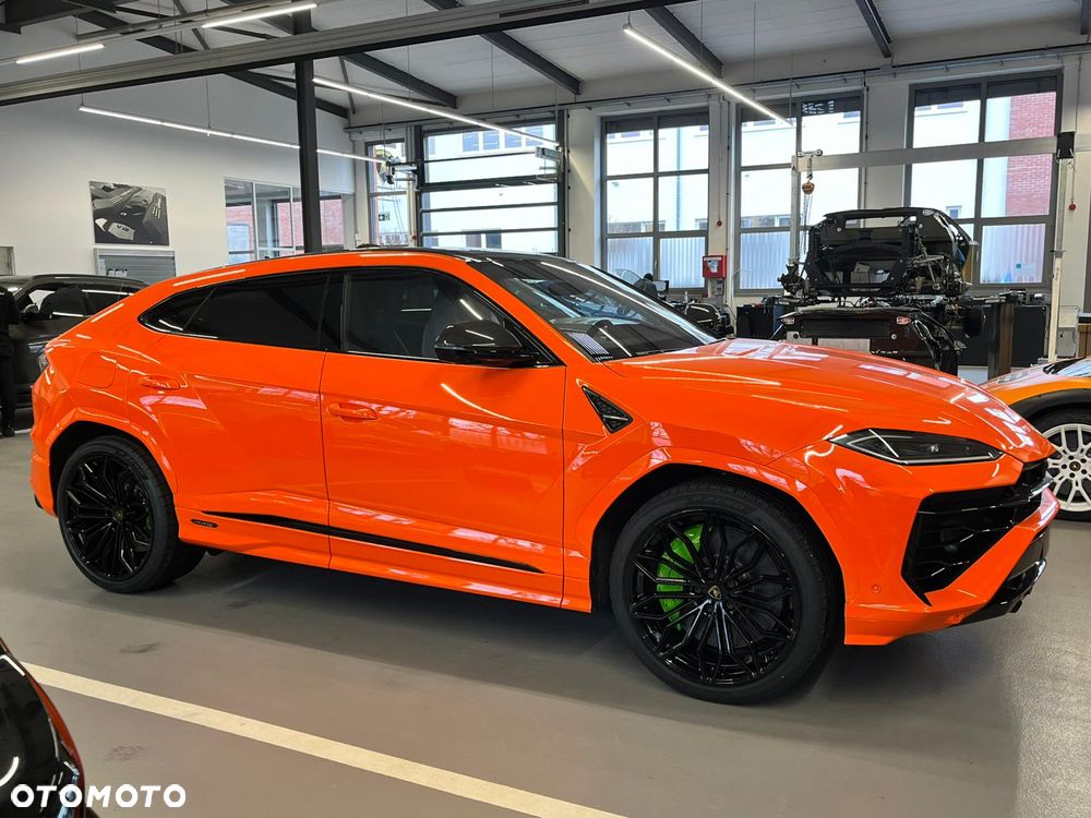 Lamborghini Urus - 1