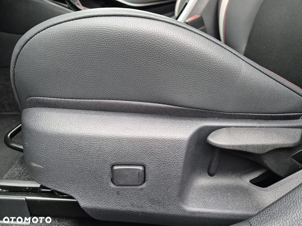 Toyota Corolla 2.0 Hybrid GR Sport - 11