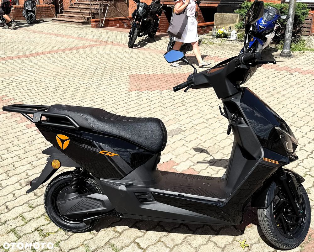 Yadea C-line - 10