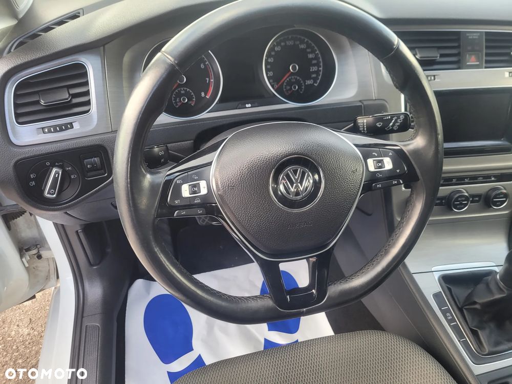 Volkswagen Golf - 30