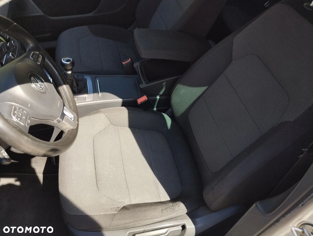 Volkswagen Passat - 30