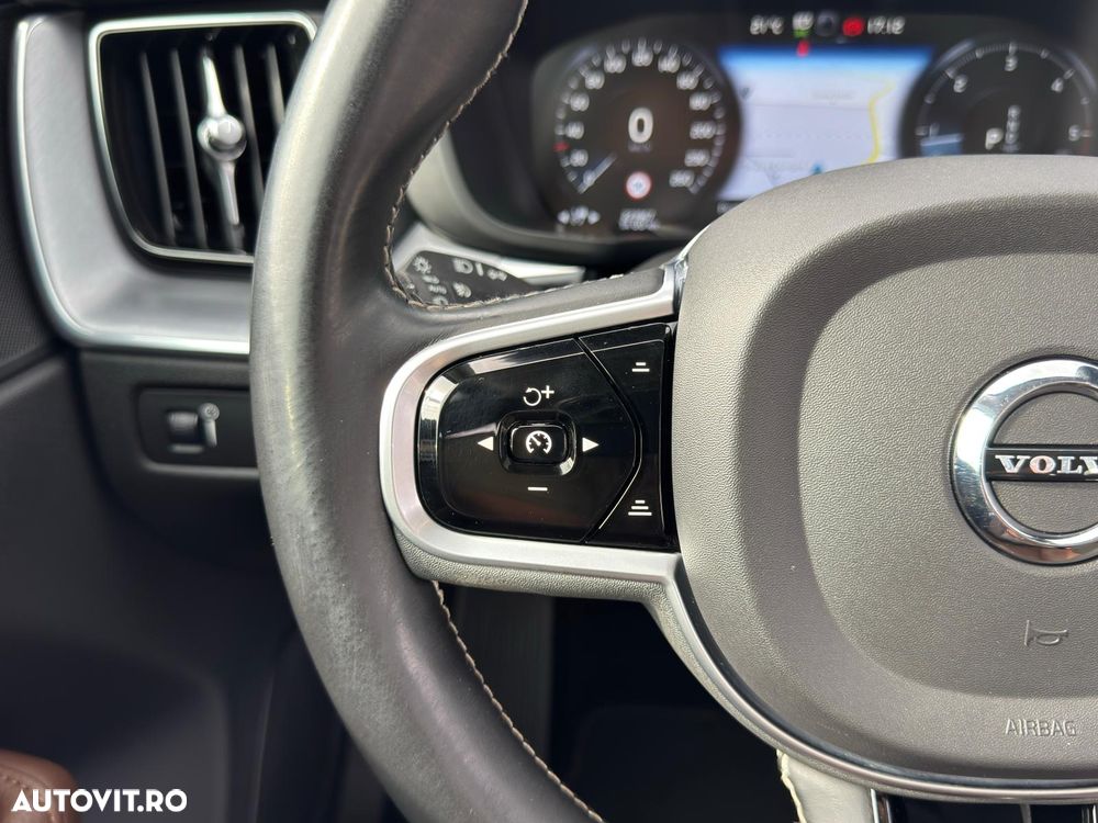 Volvo XC 60 B4 D AWD Geartronic Momentum Pro - 23