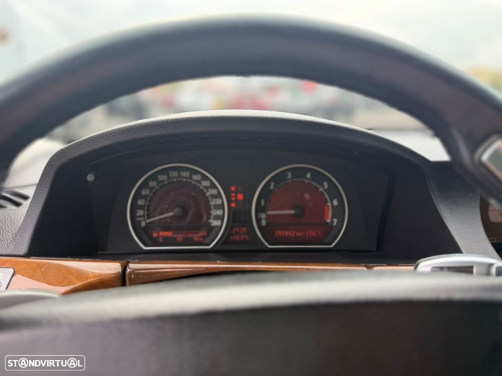 BMW 735 iA - 11