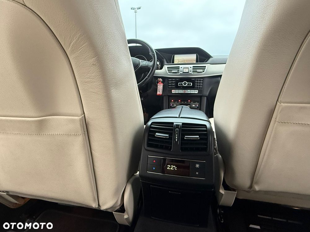 Mercedes-Benz Klasa E 350 T BlueTEC 4Matic 7G-TRONIC Avantgarde - 32