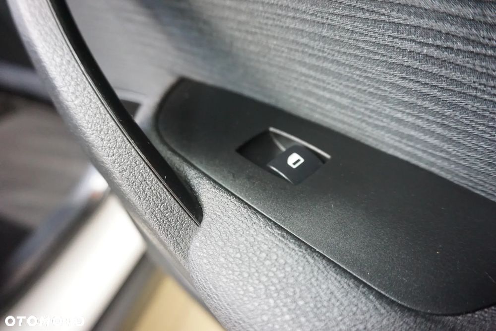 BMW X1 sDrive16d xLine - 29