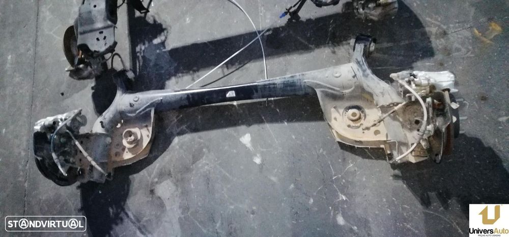 CHARRIOT TRASEIRO MAZDA 3 SEDÁN - 1