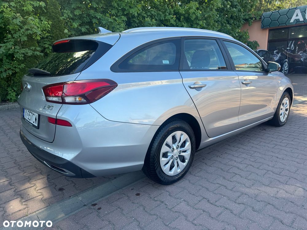 Hyundai i30 1.5 DPI Classic + - 3