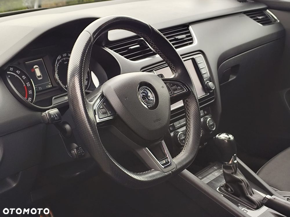 Skoda Octavia 2.0 TDI DSG RS - 10