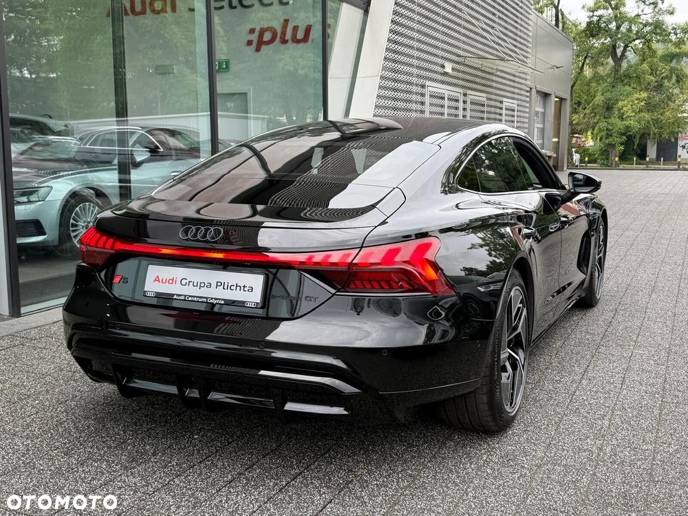 Audi e-tron GT - 12
